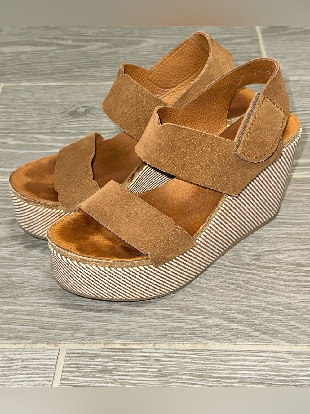 Pedro Garcia Brown Suede Scalloped Platform Wedge Women’s 36.5 (6.5 US) Sandals